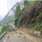 城口县龙田镇白岩湾路段山体落石致道路通行中断